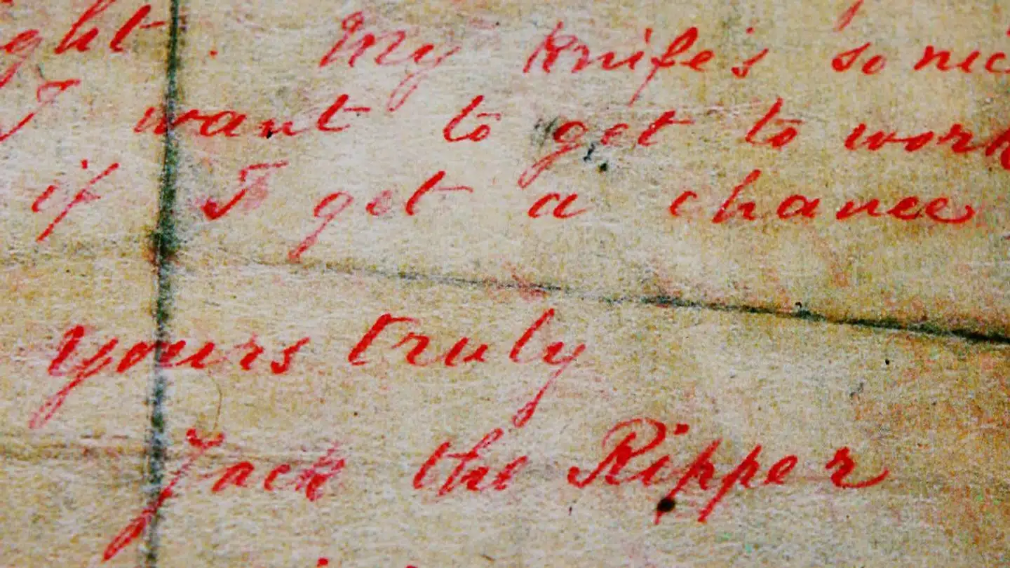 Den 25. september 1888 modtog politiet i London et brev fra Jack the Ripper. Krimiforfatteren Patricia Cornwell brugte det til at identificere Jack the Ripper. Men nu er nye beviser dukket op, hvor et sjal med blod- og sædpletter er brugt til en DNA-undersøgelse.AFP PHOTO/Carl de Souza