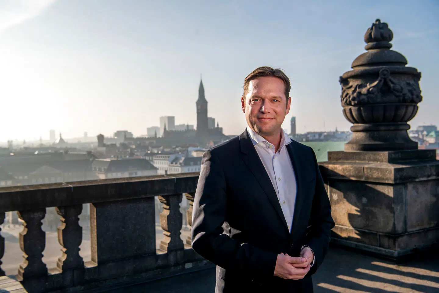 »Når jeg hører, at en imam herhjemme promoverer sharia, får det alarmklokkerne til at ringe,« siger Venstre-politikeren Marcus Knuth, der nu for første gang stiller op til et interview med Berlingske om sagen om Exitcirklen.