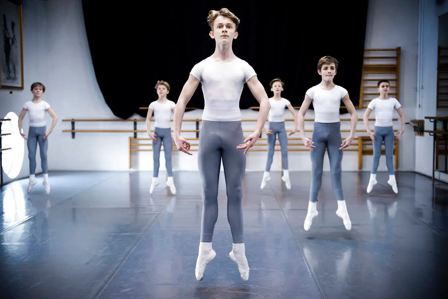 Morgentræning for drengene i 5.-7. klasse – halvanden times skarp ballettræning.