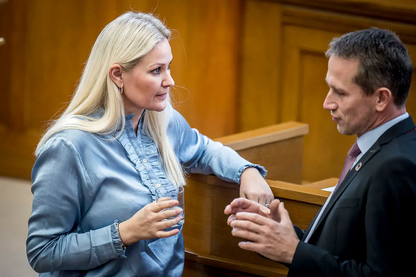 Britt Bager ønskede tirsdag inden Venstres gruppemøde ikke at svare på spørgsmål om sagen, hvor en selskabsejer donerede i alt 100.000 kroner anonymt til hende.