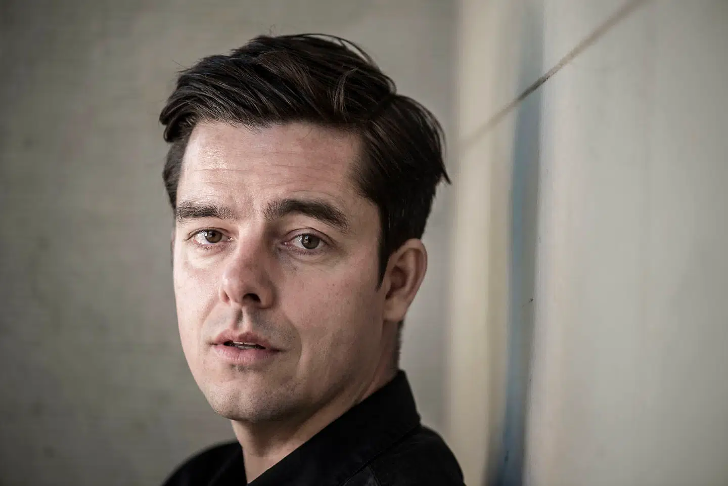 Michael Schøt er 38 år og har i de senere år haft succes med formatet »Schøtministeriet«. Ved siden har han standup-shows og samarbejde med forskellige organisationer.