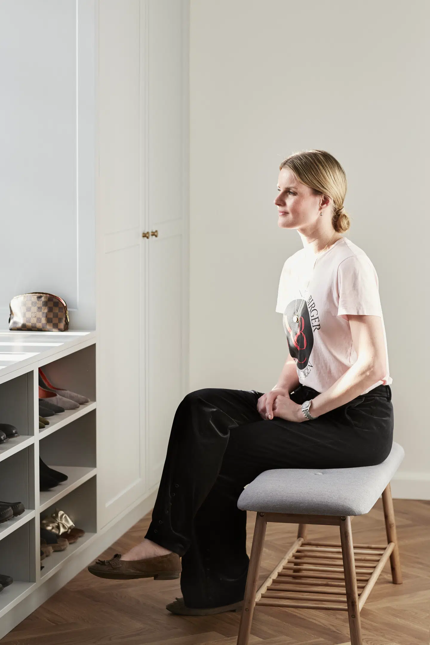 Heidi, som er advokat, bor sammen med sin mand, Mads, der er IT-direktør, og deres tre sønner i et hus fra 1929 nord for København.