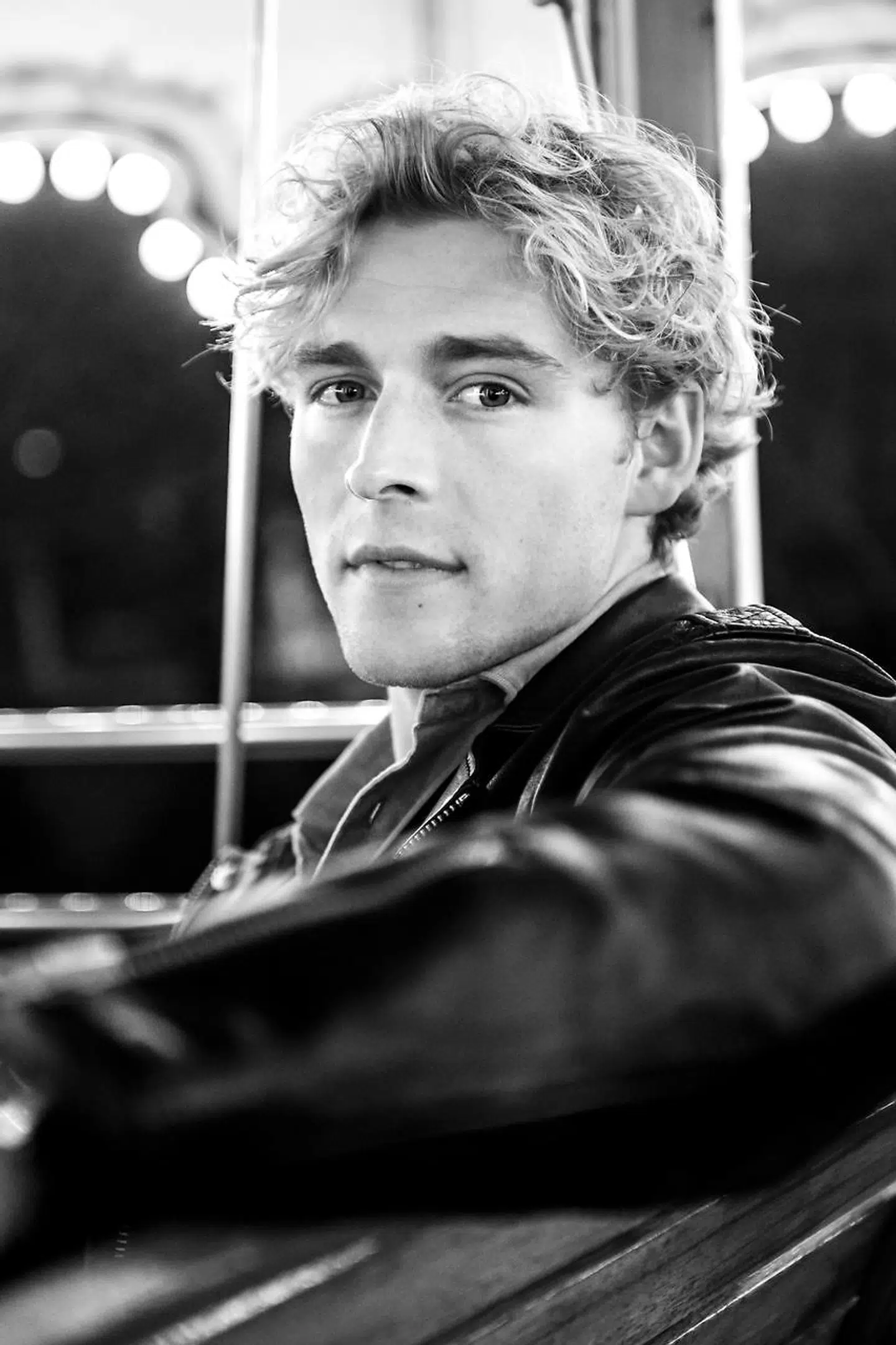 »Der er mange i min position, der gerne vil være bad boy og siger, at de ikke gider være rollemodel. Jeg vil gerne være et godt eksempel, der siger: Stå op, spis dine havregryn og træn noget overarm – så kan ting godt lykkes,« siger Christopher, der gerne vil være et godt forbillede.