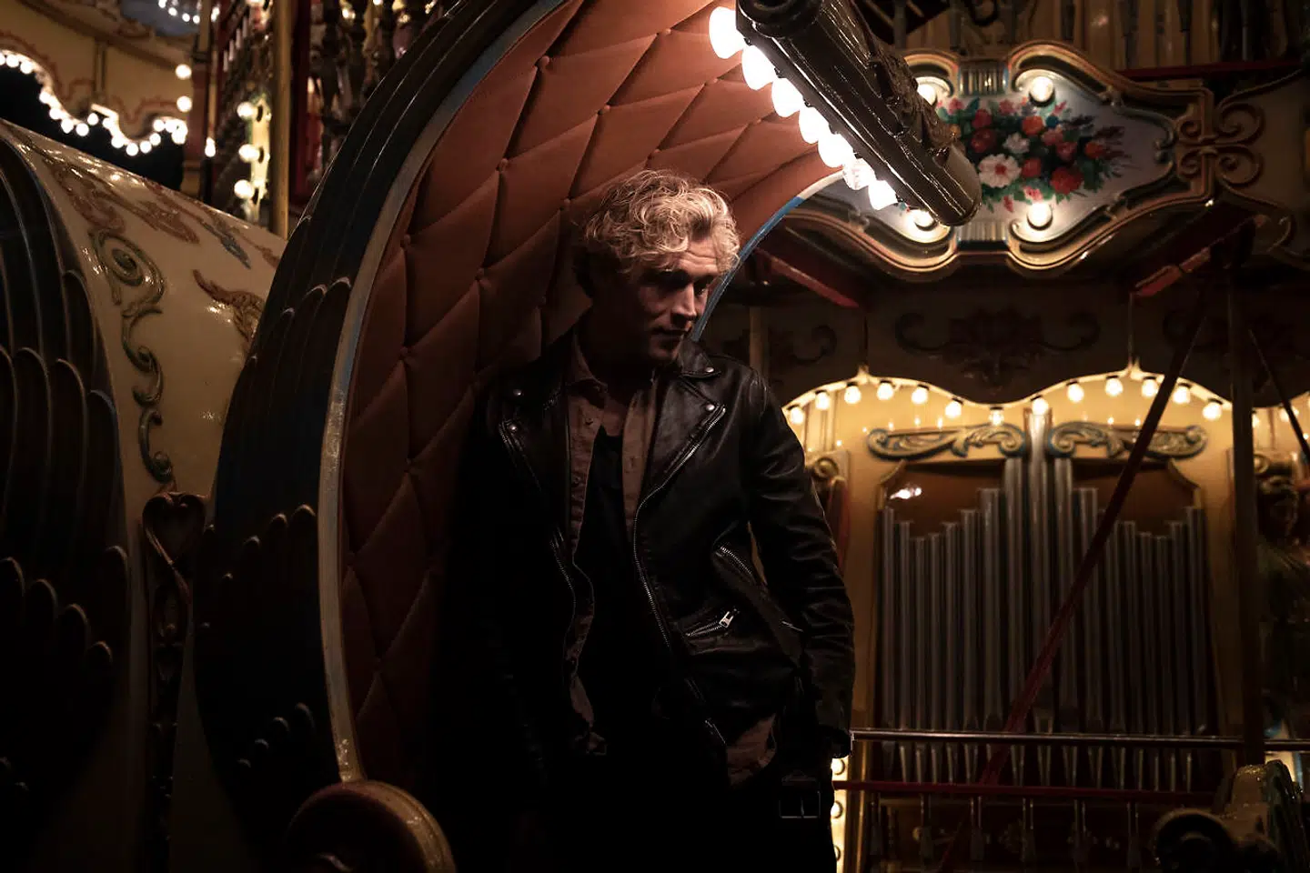 Mere end 500.000 mennesker følger Christopher på Instagram, hvor de hilser og kommenterer på alt, hvad han gør. Han styrer selv sin profil for at være i kontakt med sine fans. Han svarer også på nogle af de hundredvis af beskeder, han får hver uge.