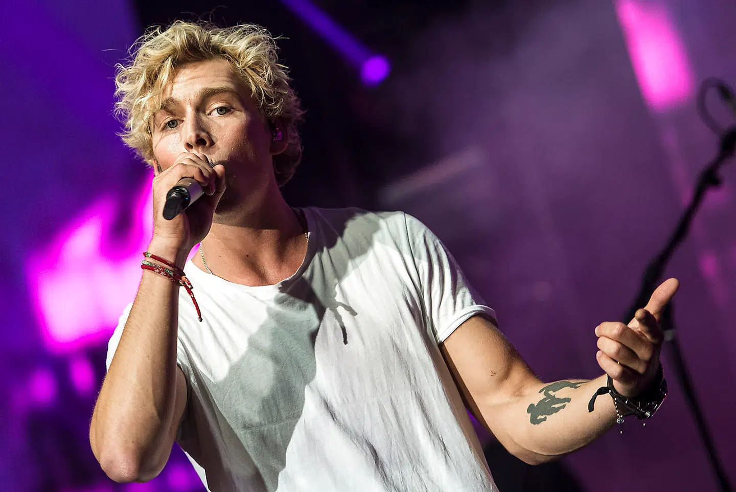 Christopher har spillet på alle de største scener i landet og turnerer meget i Asien. Her er han fotograferet på Smukfest i 2016.