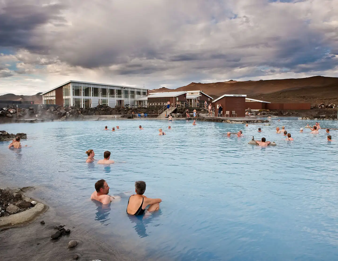 Der er varme geothermale søer, kaldet hot-pot, over hele Island, som man benytter året rundt.