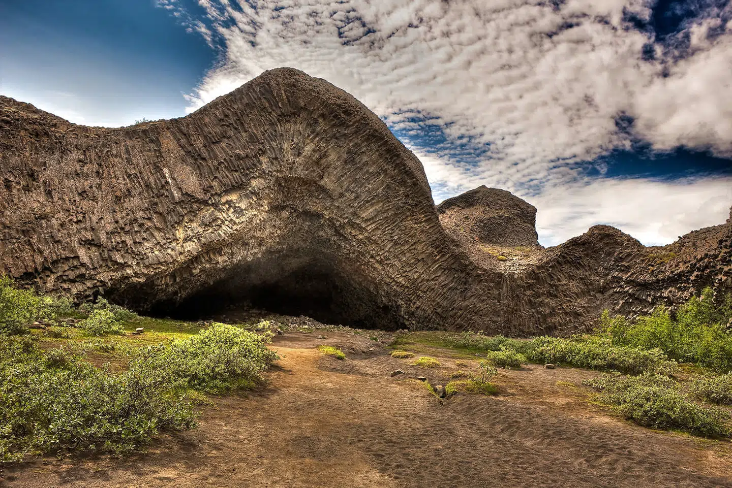 Den dramatiske natur ligger lige uden for byen.