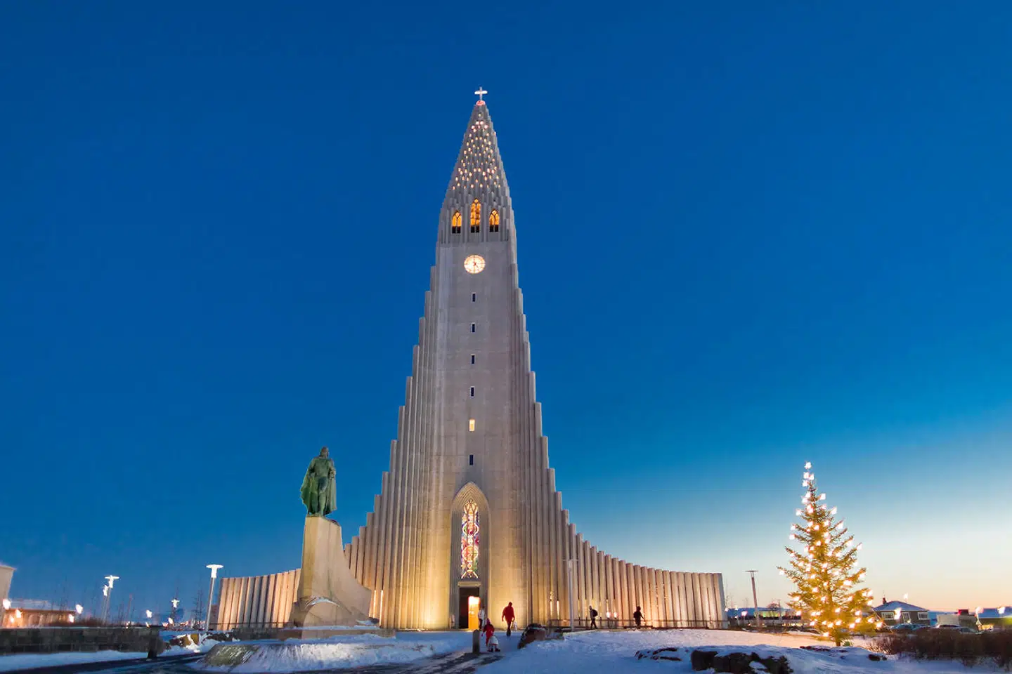 Hallgrimskirkja, som er den højeste kirke i Island, er blevet vartegn for Reykjavik.