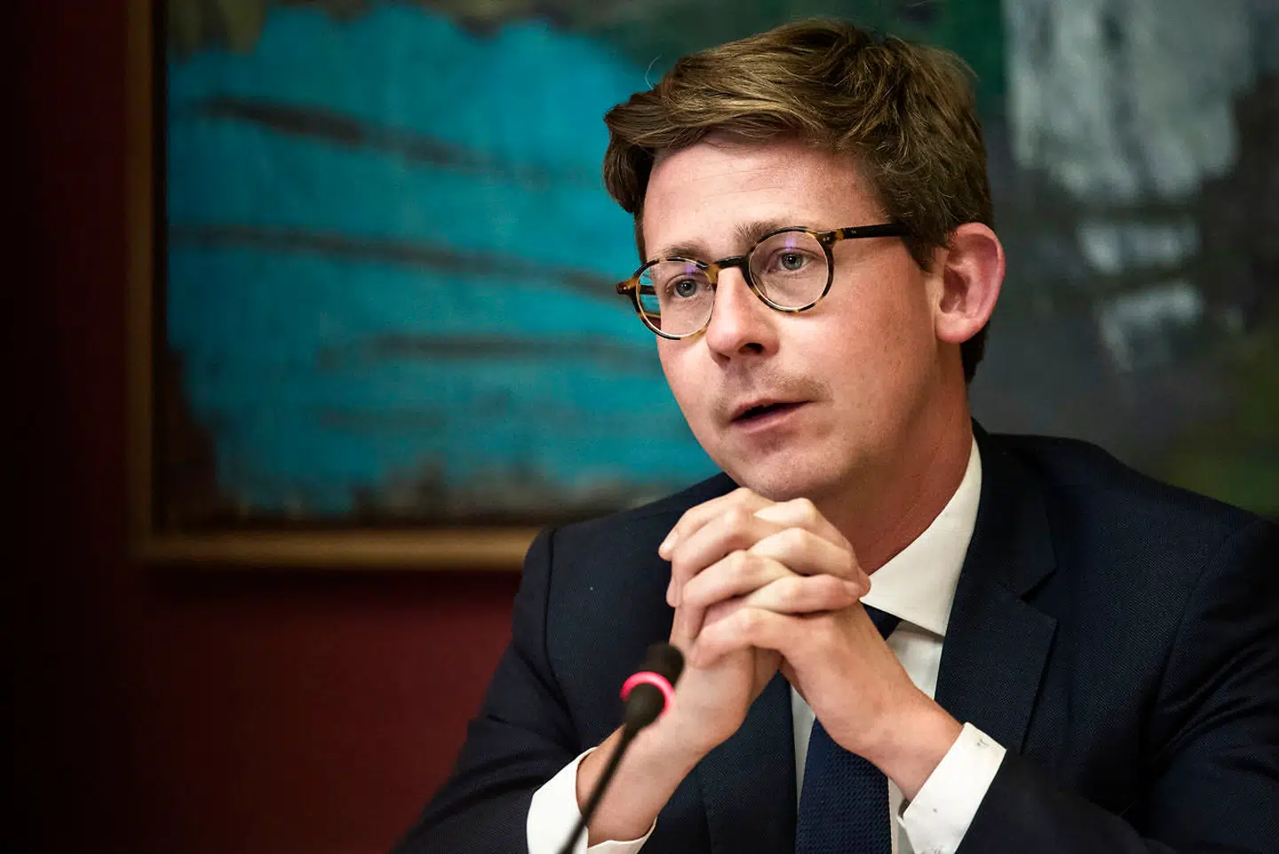 Skatteminister Karsten Lauritzens (V) strid med Bech-Bruun har fået ham til at ændre holdning til at udbyde Skatteministeriets opgaver til private advokatfirmaer.