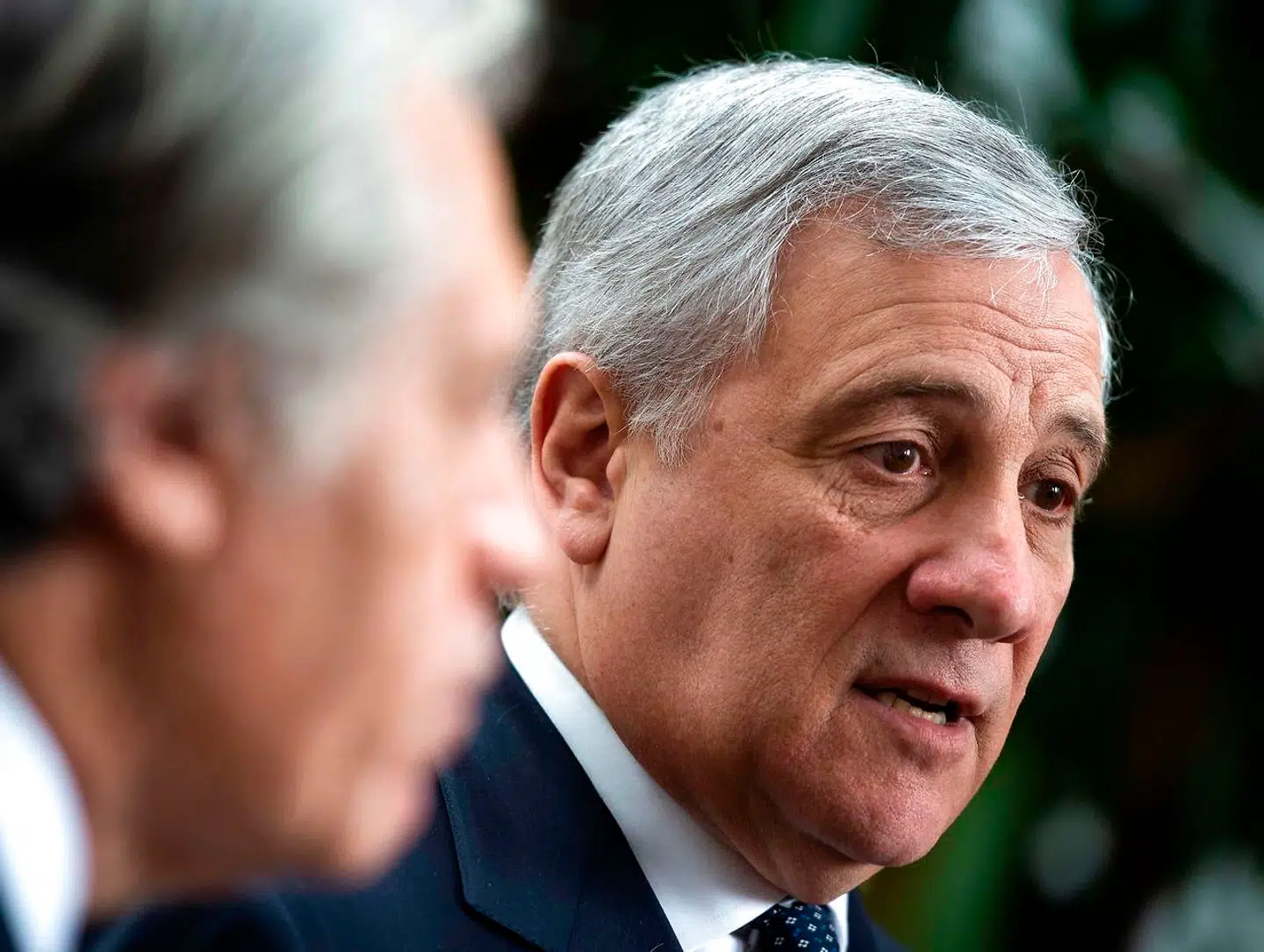 Antonio Tajani får kritik, fordi han i et italiensk radioprogram roser Mussolinis arbejde med infrastruktur.