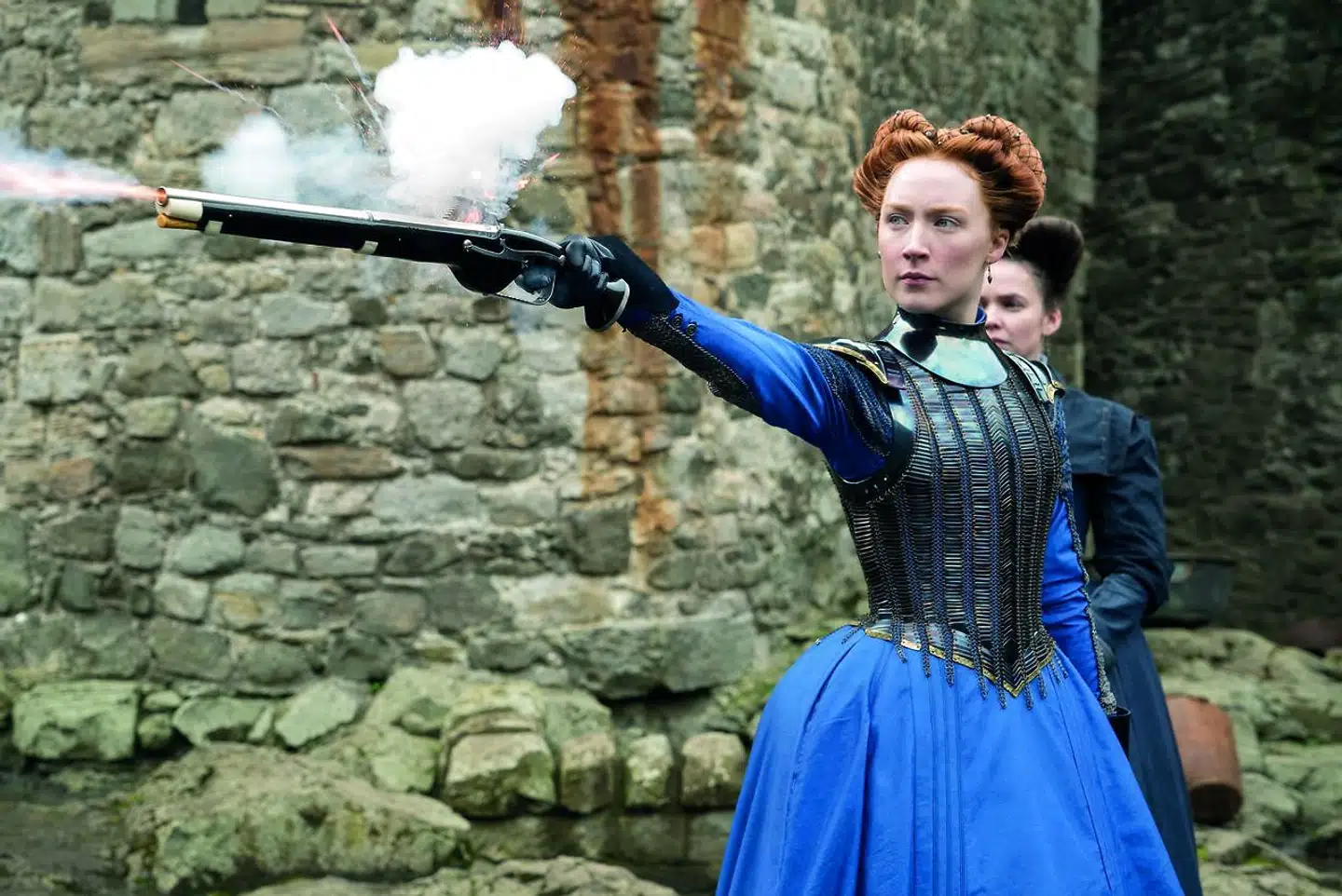 Saoirse Ronan rammer plet som den stærke, men tragiske regent i »Maria Stuart – Dronning af Skotland«.