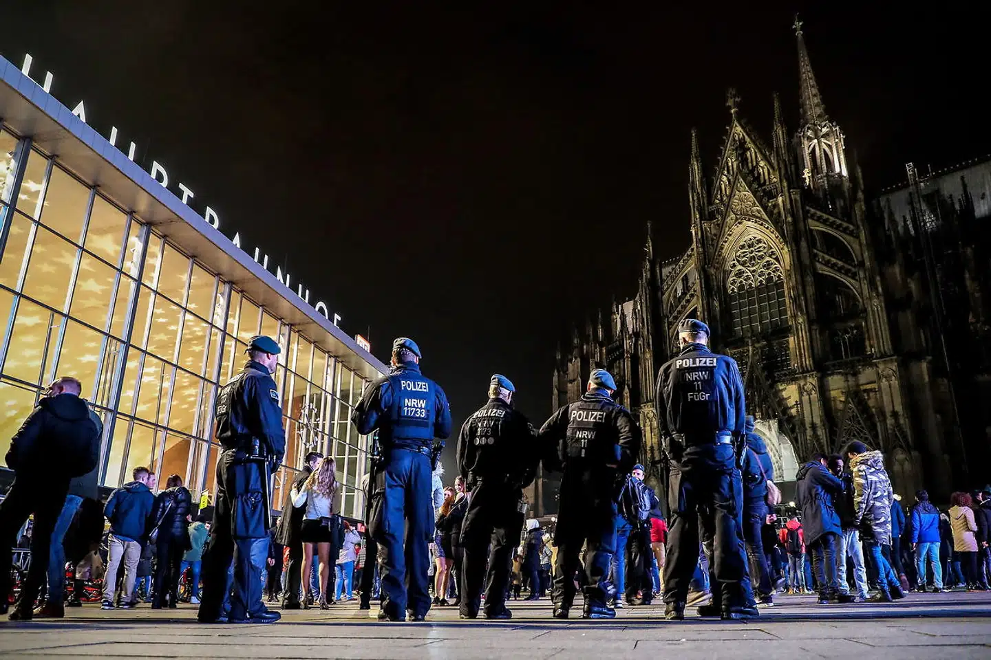 Begivenhederne nytårsnat ved banegården i Køln har allerede skrevet sig ind i den nyere tyske historiebog. Flere hundredre kvinder blev udsat for seksuelle overgreb. Mange af gerningsmændene var asylansøgere, hvilket udløste voldsom debat om kansler Merkels flygtningepolitik. I starten af ugen blev der skrevet endnu et kapitel i historien om nytårsnat 2015/16.
