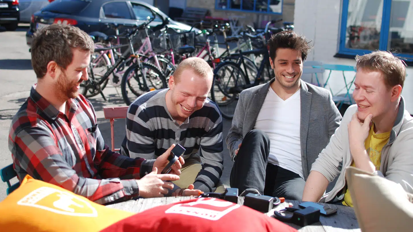 Erdem Ovacik – i den grå trøje – er født og opvokset i Istanbul. Her fotograferet sammen med sine medgrundlæggere af Donkey Republic.