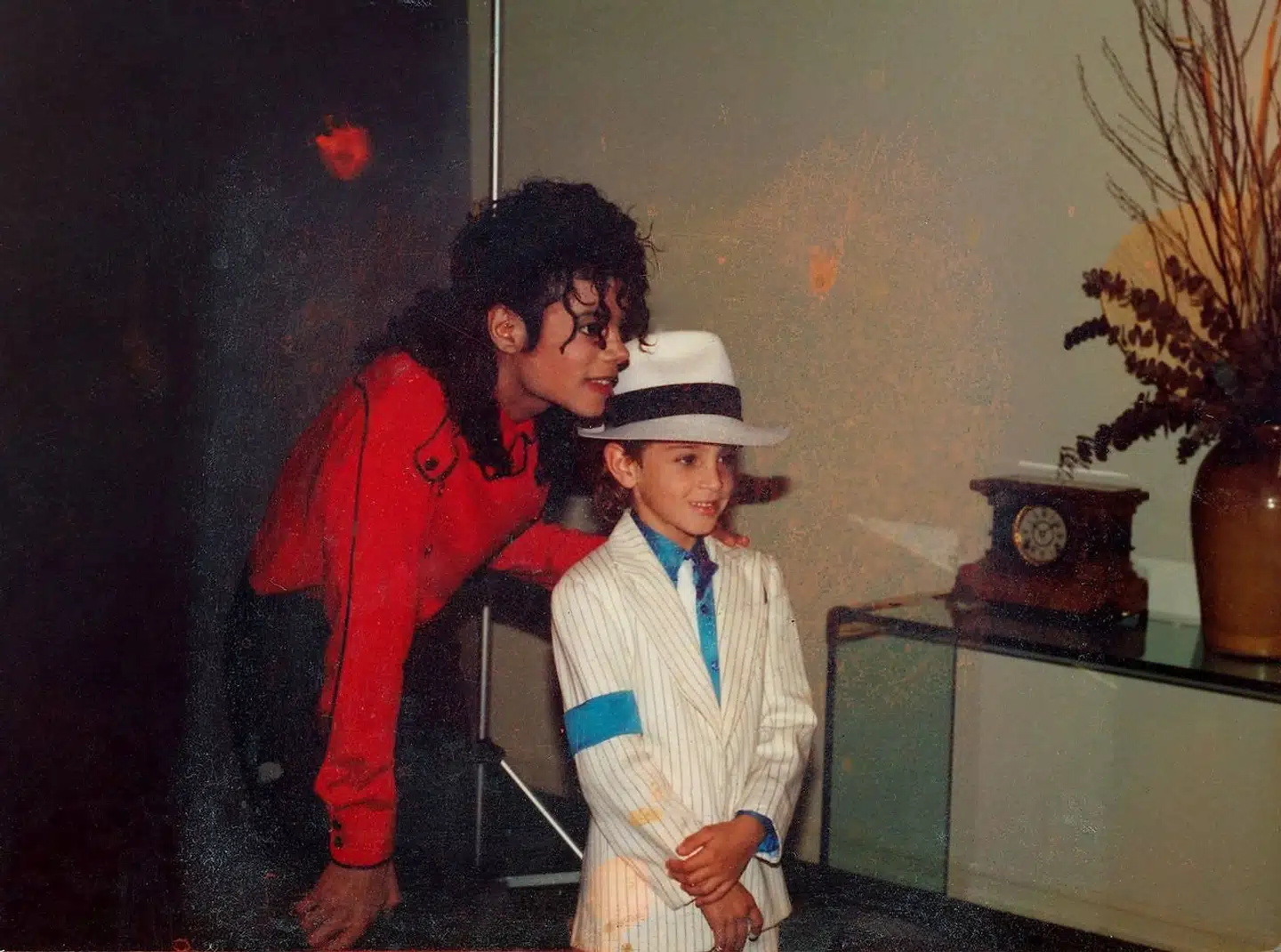 Michael Jackson sammen med Wade Robson, som nu beskylder ham for seksuelt misbrug.