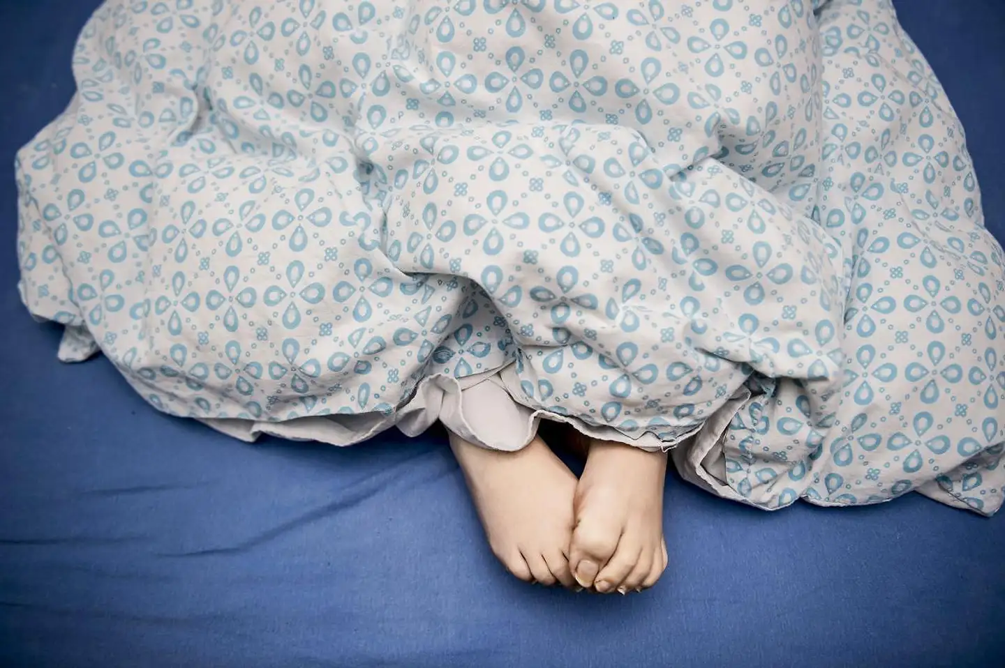 »I visse perioder sover vi mere og bedre end andre, og vi skal derfor passe på med at sygeliggøre de almindelige udsving i vores søvn som de fleste mennesker vil opleve i livet,« skriver Shelia Simonsen og Annemarie T. Lange.