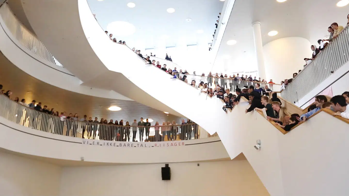 Protesterne på Ørestad Gymnasium var voldsomme - og det fjerner fokus fra ministerens politik.