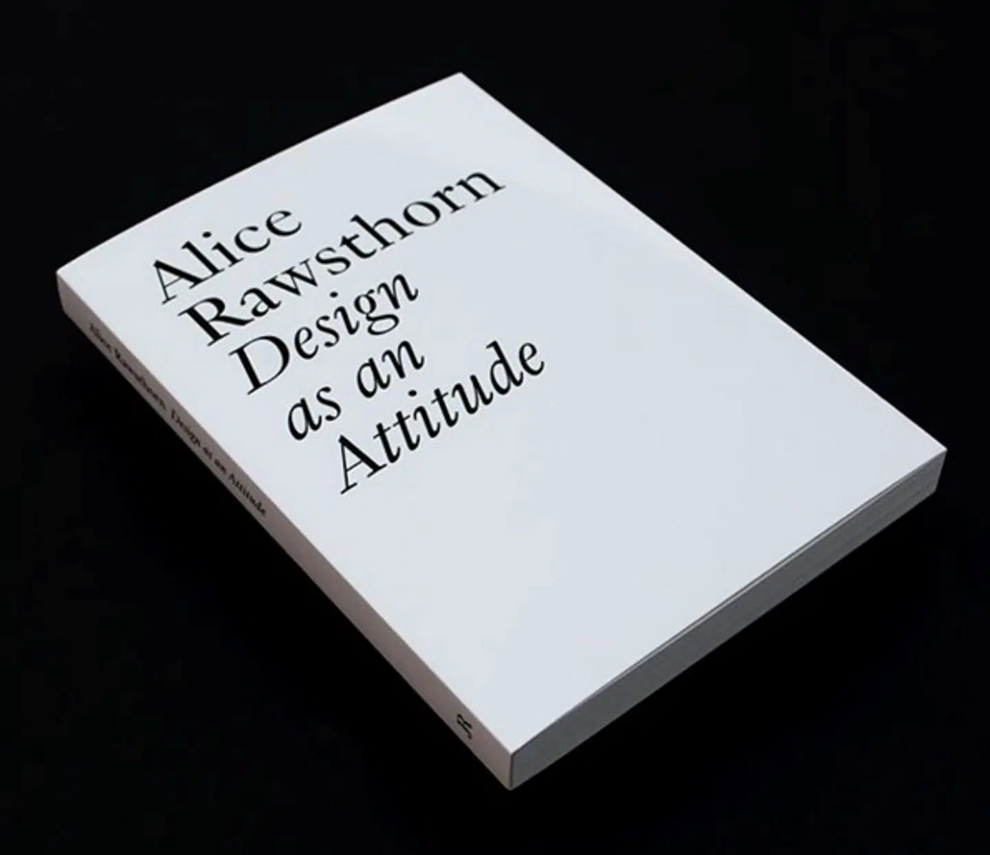 Kirsten Fribert følger designskribenten Alice Rawsthorn tæt på Instagram. Hun har for nylig udgivet bogen ‘Design as an Attitude’, Saxo, 260 kr.