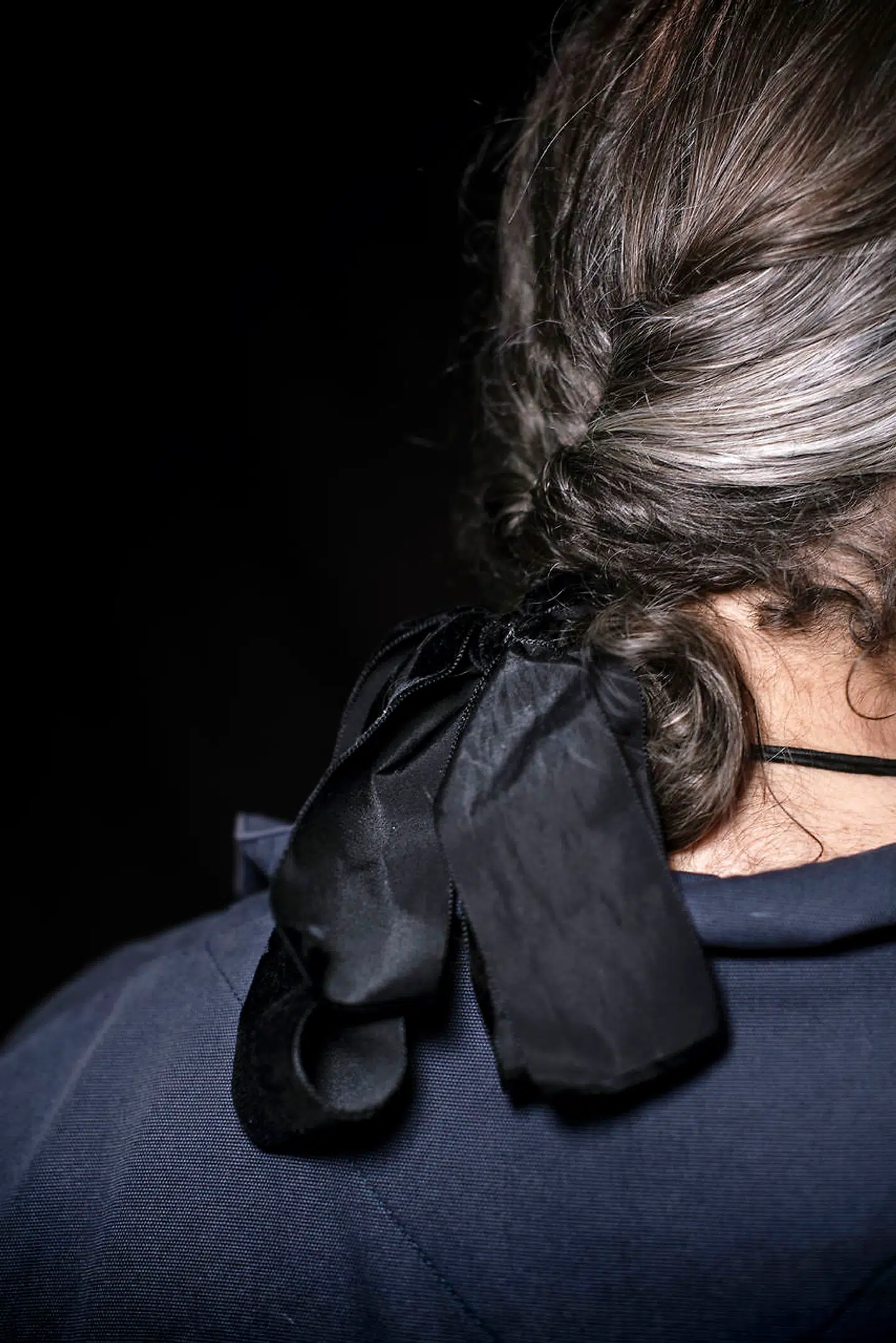 Thomas Kluge klædte sig engang som en renæssance-maler, men nu er kun veloursløjfen tilbage. Måske har han i en alder af 50 fundet ud af, at man godt kan være sig selv.