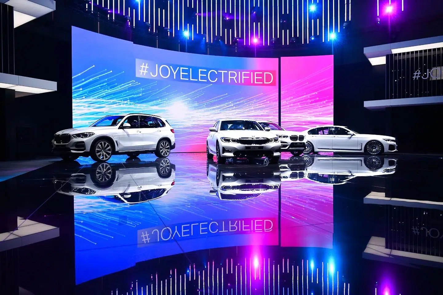 BMW lancerer en lang række plug-in-hybrider (PHEV) på udstillingen i Geneve, og både 3-serie, X3, X5 og 7-serien lander snart som PHEV-modeller med elektriske rækkevidder på op til 80 km.