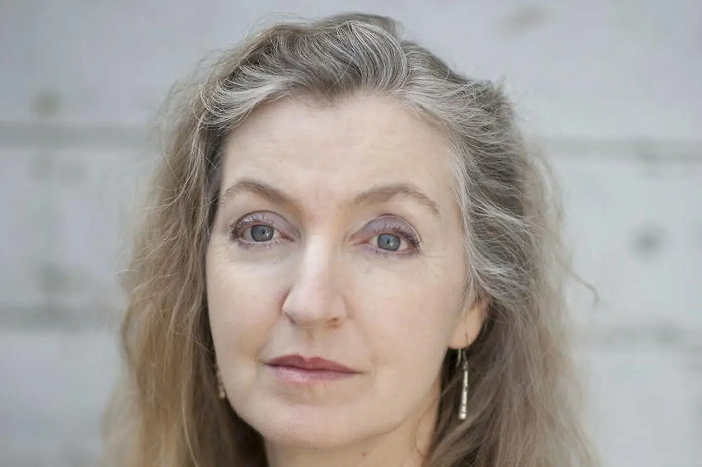 Solnit påpeger det vanvittige i, at analyser af hendes bøger ofte må vige for futile diskussioner om, hvorfor hun fravalgte børn. At det spørgsmål er så vigtigt at besvare, peger ifølge Solnit på, at det ofte ikke er til at se, hvor en kvinde slutter, og et barn begynder. Og ja, vi har hørt det før, og vi kommer til at høre det igen og igen, indtil det forandrer sig.