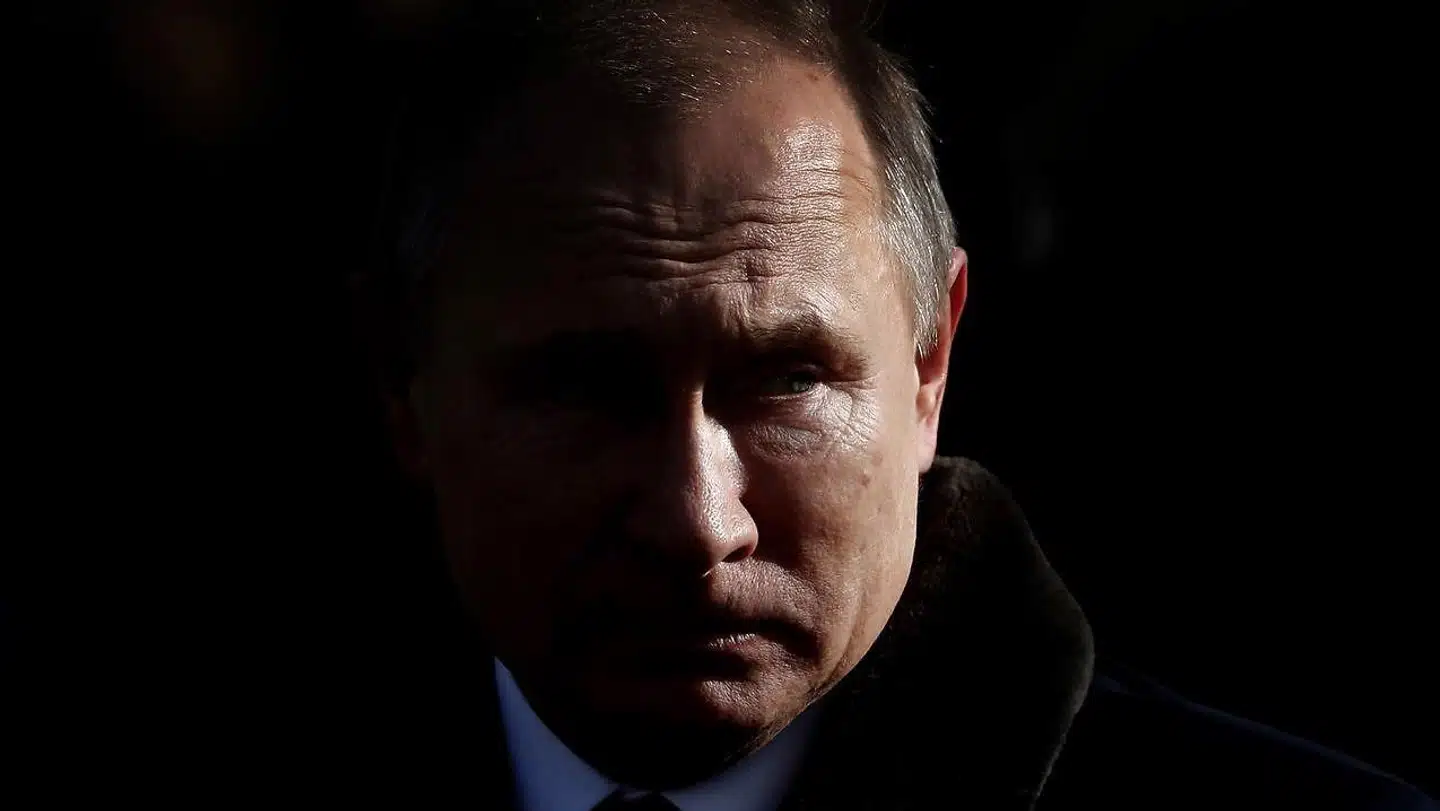 Lovpakken mangler endnu at få Putins underskrift. Men han har tidligere støttet restriktioner mod fornærmelser af staten online.