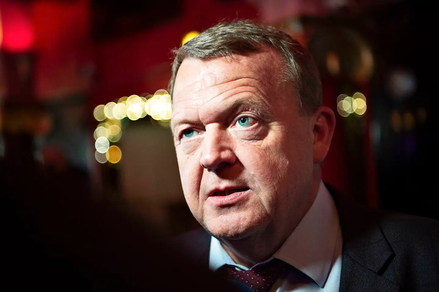 Lars Løkke Rasmussen fremstår i stigende grad som en enmandshær, der mangler sine soldater før det afgørende slag om regeringsmagten.