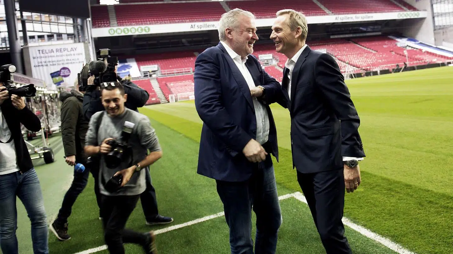 Lars Seier bliver vist rundt i Parken sammen med Bo Rygaard, bestyrelsesformand i Parken Sport & Entertainment.