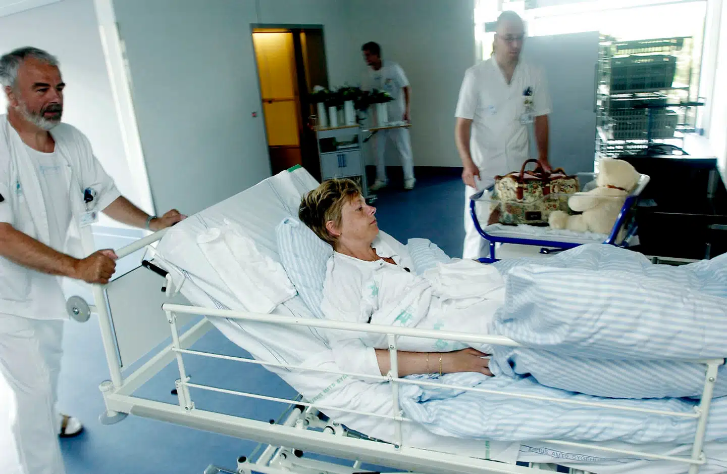 Politikerne tegner et glansbillede, når de påstår, at vi i Danmark har et sundhedsvæsen i verdensklasse, lyder kritikken fra læger og sygeplejersker. Flere undersøgelser modsiger lægernes protester og viser, at Danmark ligger i toppen, når det kommer til verdens bedste sundhedsvæsner.