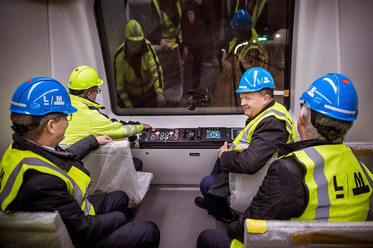 Presseevent. Første tur med den kommende Cityringen. Hidtil har det kun været personale og arbejdere, der har kørt med den nye Cityring. På billedet blandt andre Frank Jensen og Lars Løkke Rasmussen under Cityringens jomfrutur tirsdag. En tur, der desværre ikke forløb efter planen.
