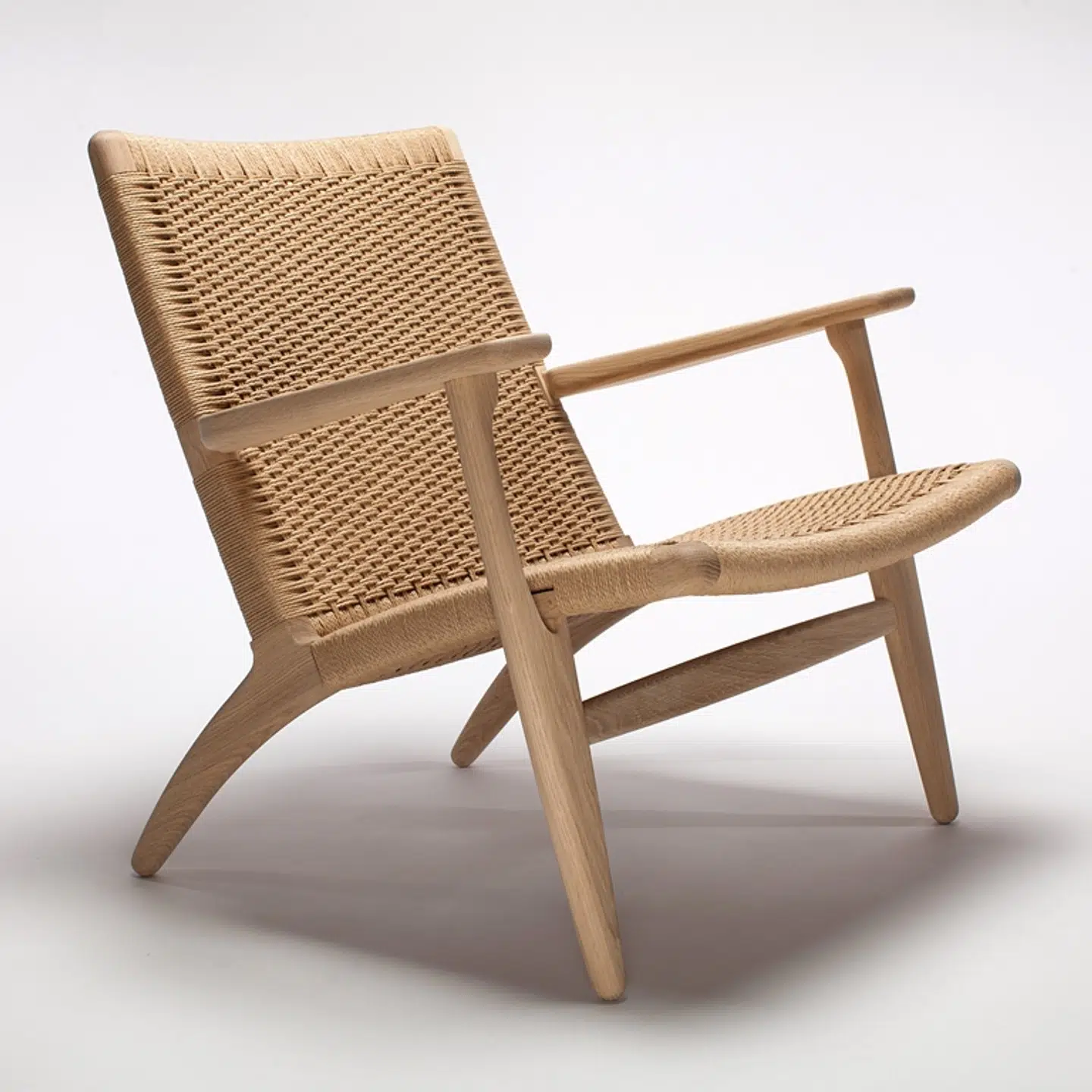 Drømmekøb nummer 2: CH25-stol af Hans J. Wegner. Juhls Bolighus, 17.495 kr.