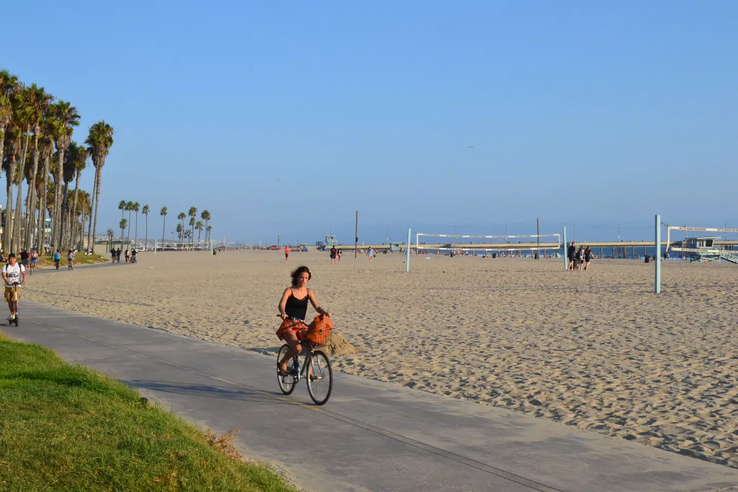 Venice Beach er et frirum, hvor der dyrkes motion, cykles, bades og slappes af. Stranden kan nydes året rundt.