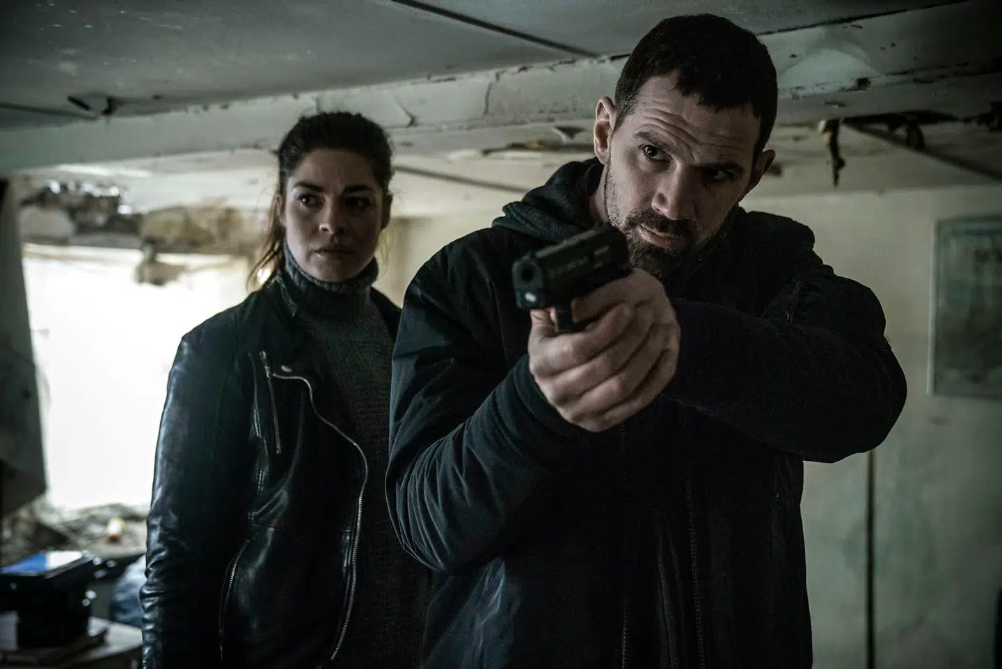 »Den som dræber – Fanget af mørket« kan findes på streamingtjenesten Viaplay. Første sæson blev vist på TV 2 i 2011.