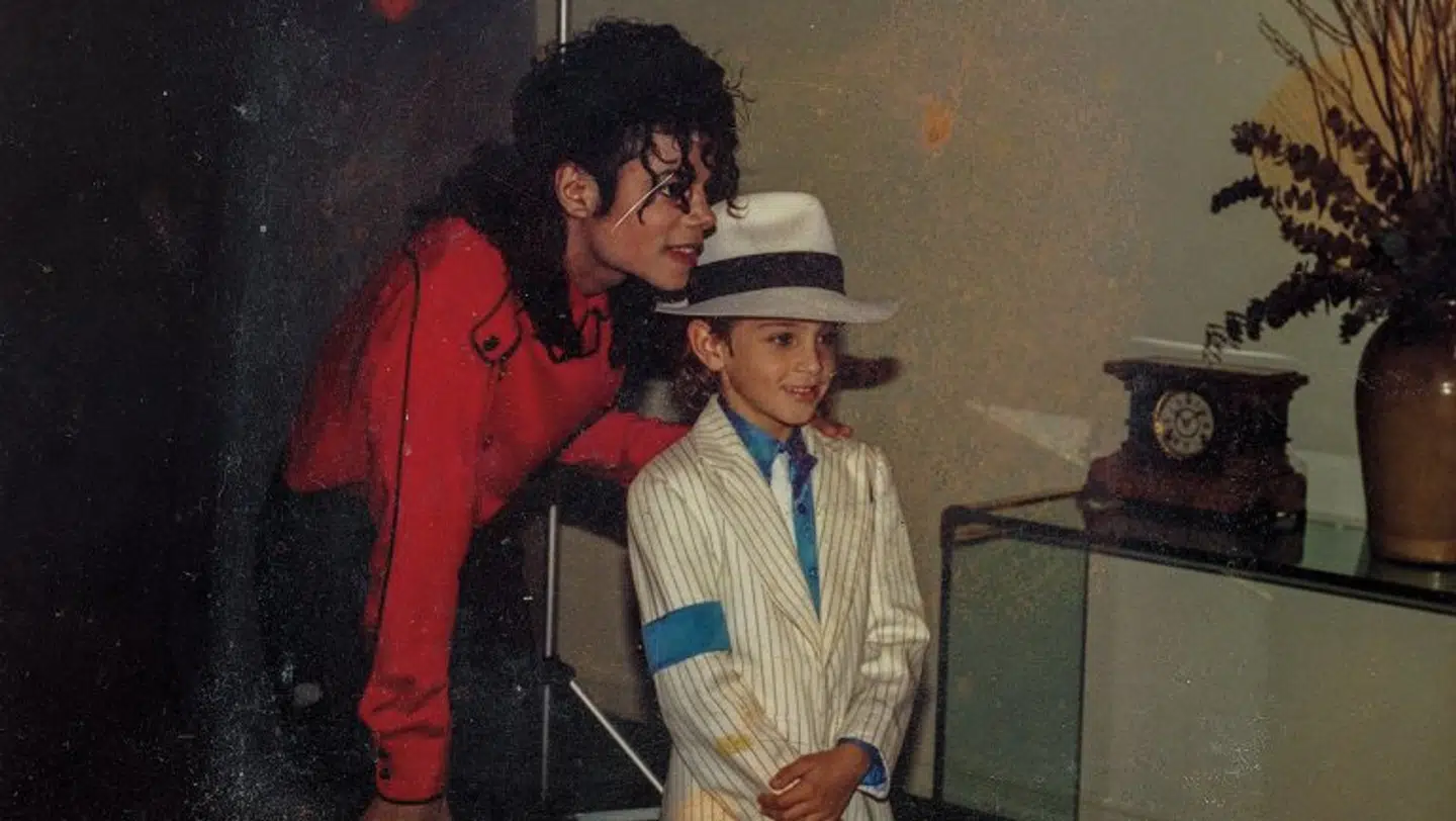 Wade Robson som femårig sammen med sit idol Michael Jackson. Robson, der i dag er koreograf, anklager i filmen »Leaving Neverland« Jackson for at have misbrugt ham over en længere årrække.
