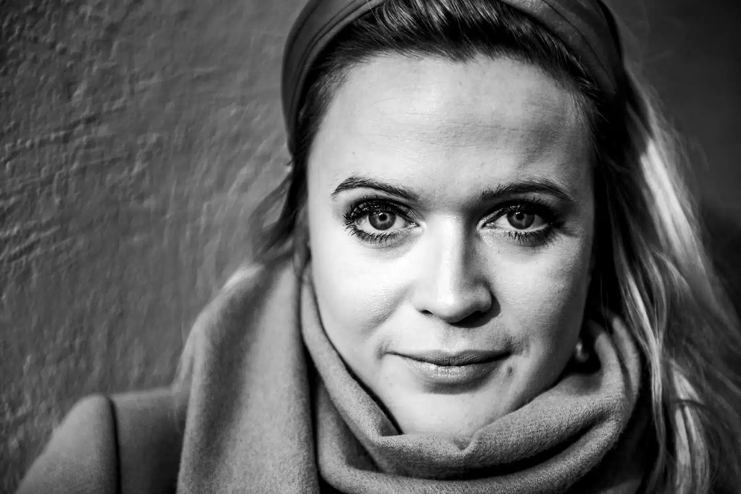 Den engelske forfatter Dolly Alderton har været i Danmark i forbindelse med udgivelsen af sin erindringsbog »Alt hvad jeg ved om kærlighed«. Bogen er et humoristisk portræt af at være kvinde i 2010erne med alt, hvad det involverer af kærlighed, ensomhed og dating i en digital tidsalder.