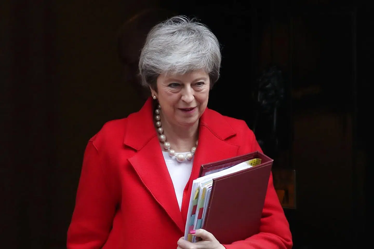 Den britiske premierministers taktik har været at true med en hård Brexit og et følgende kaos af aflyste fly, medicinmangel og økonomiske tab. Her er Theresa May på vej over til det britiske parlament 27. februar for at meddele, at hun er parat til en kort udskydelse af Storbritanniens afsked med EU. En lille sejr for fornuften.