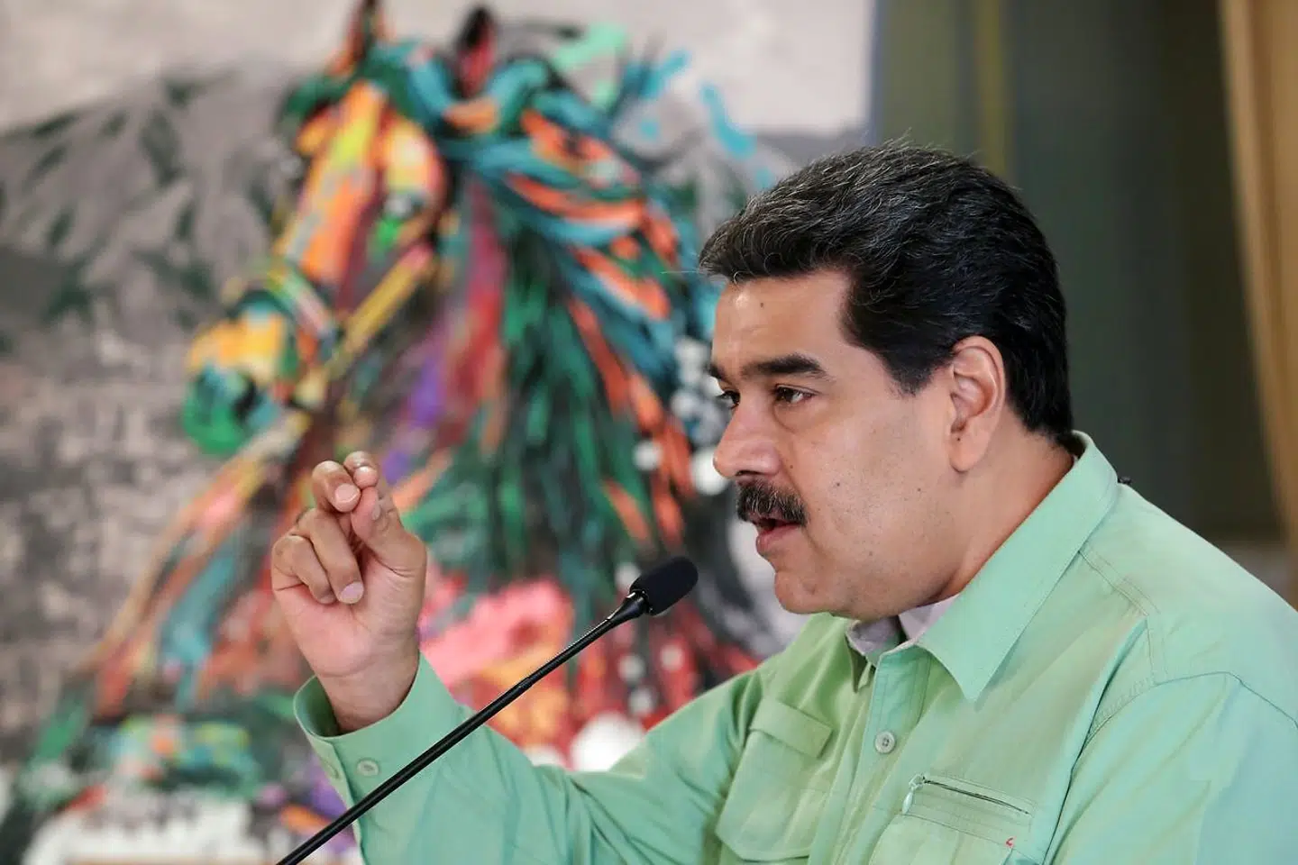 Venezuelas siddende og stærkt pressede præsident Maduro bryder sig tydeligvis ikke om alle typer spørgsmål fra pressen. Arkivfoto.
