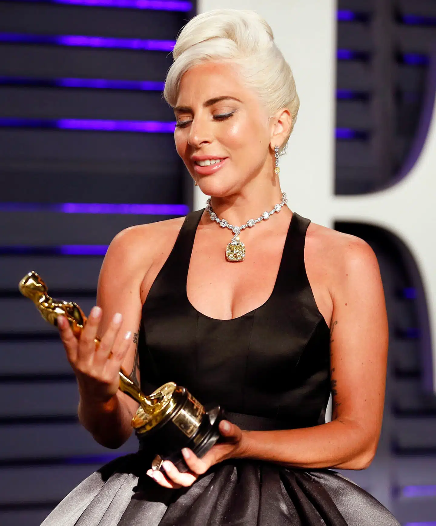 Lady Gaga vandt sin første Oscar for »Bedste Originale Sang« med hittet »Shallow«, som hun synger med Bradley Cooper i filmen »A Star Is Born«.