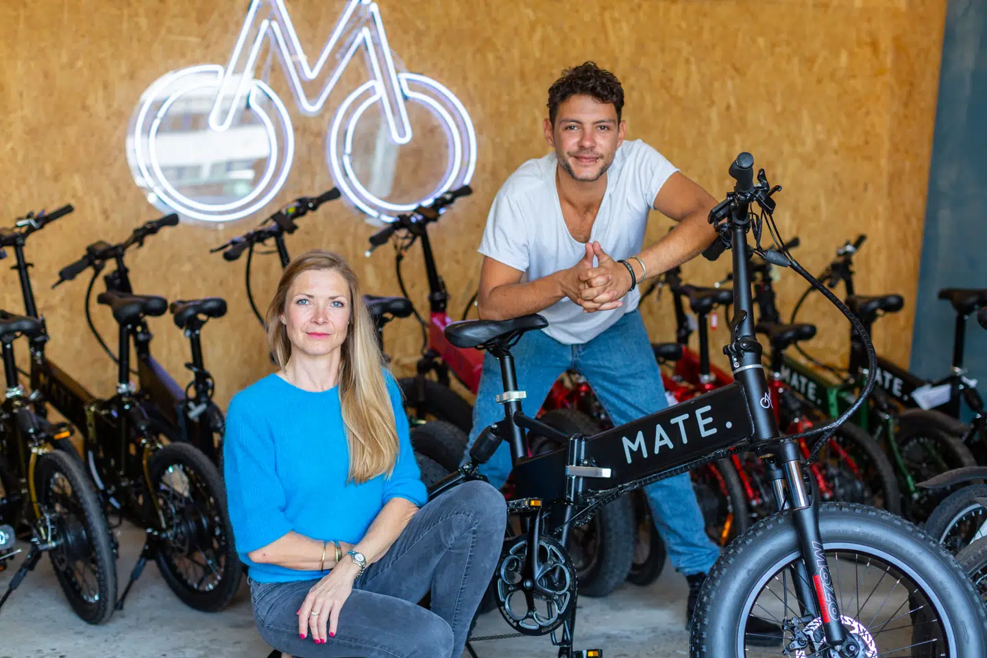 Søskendeparret Julie Kronstrøm Carton og Christian Adel Michael har succes med at crowdfunde deres urban-smarte el-cykler. Værre ser det ud, når det kommer til at føre regnskab og holde styr på reglerne.