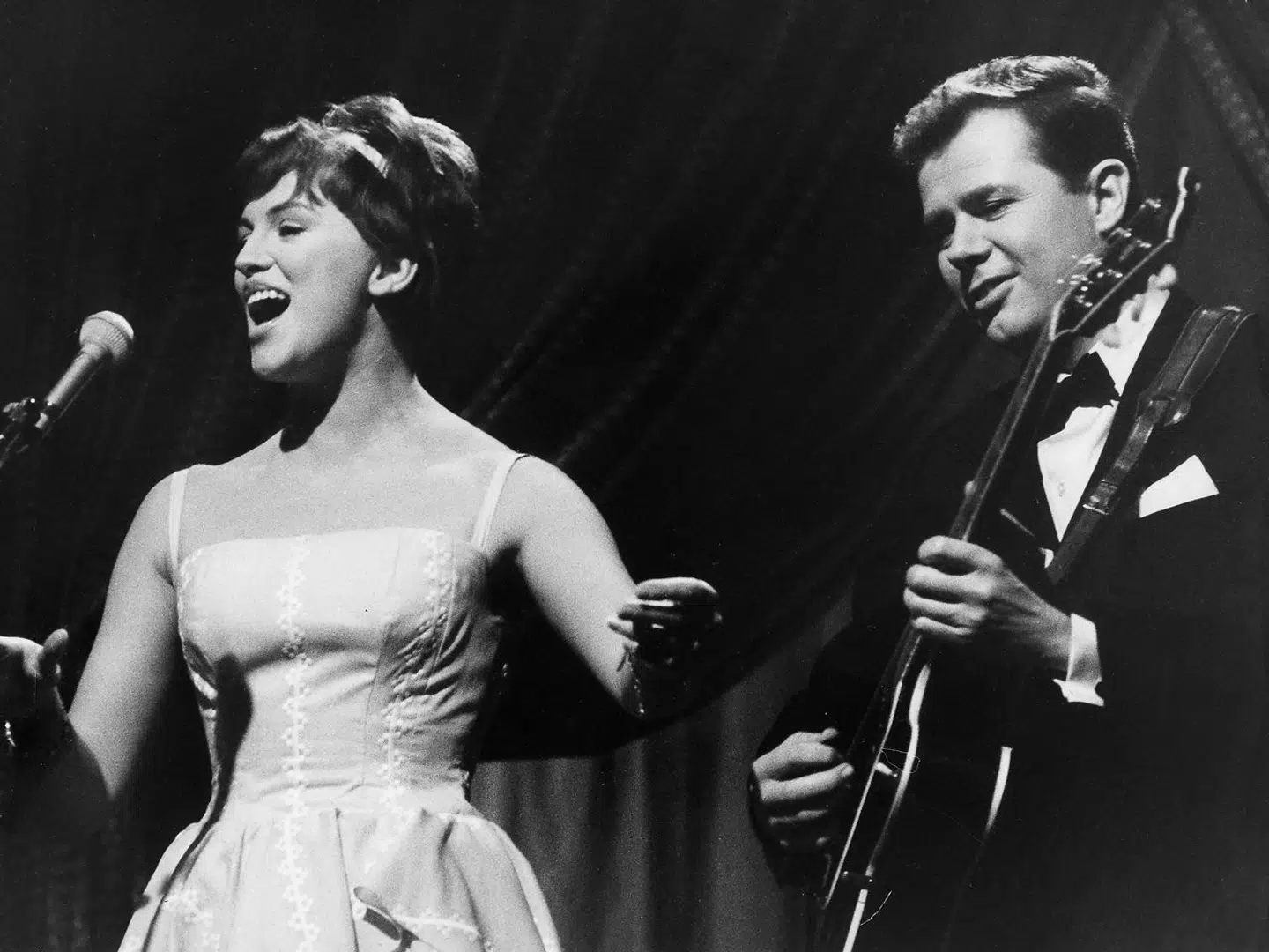 Grethe og Jørgen Ingmann vandt det internationale Melodi Grand Prix i 1963 med Otto Franckers og Sejr Volmer Sørensens 'Dansevise'. Det var den første danske internationale sejr.