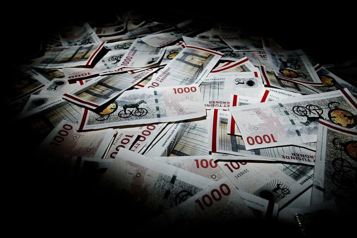 Dansk økonomi har det forrygende, og det har sendt renten helt i bund. Boligejere og folk med gæld glæder sig, mens dem med opsparing i banken må se langt efter forrentning.