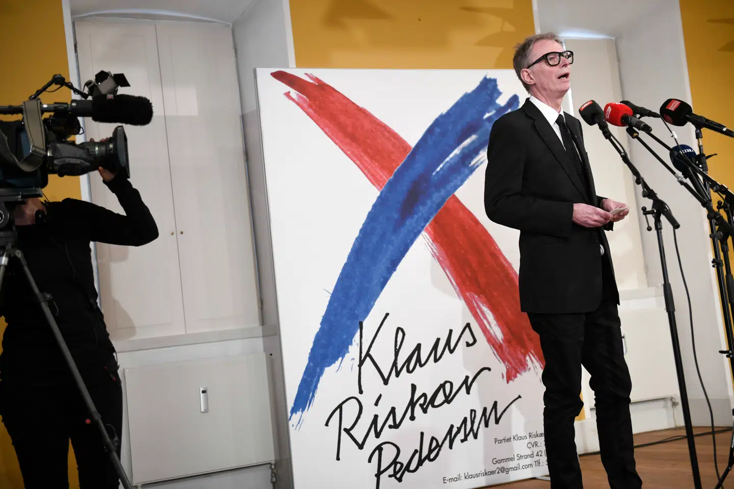 Klaus Riskær Pedersen holdt pressemøde i Vartov i København, tirsdag 19. februar 2019. Her fik offentligheden også et indblik i den visuelle linje, han har valgt for sit parti i form af valgplakaten. (Foto: Philip Davali/Ritzau Scanpix)