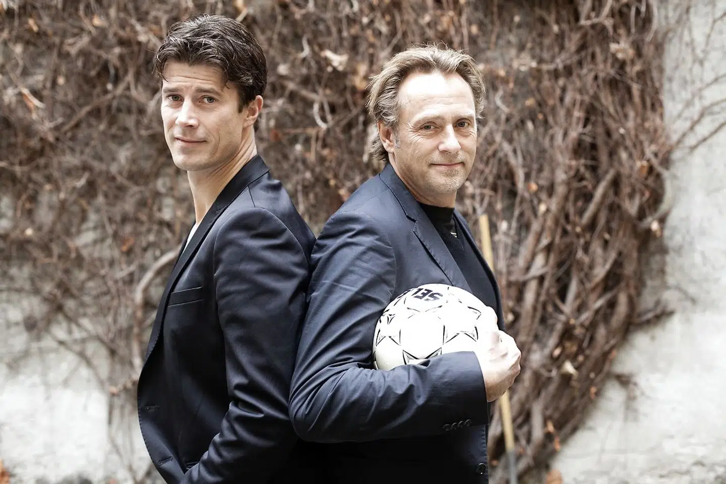 Brian Laudrup og Lars Høgh har sammen arrangeret fodboldcamps og streetfodbold-turneringer for at fremme spilleglæden hos børn og unge.