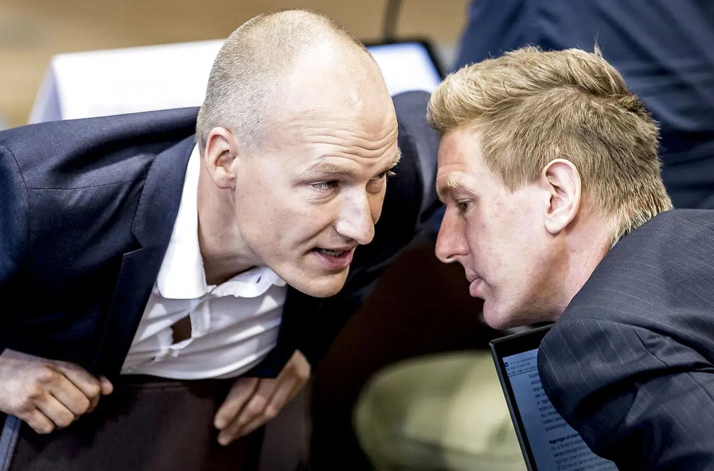 Pelle Dragsted (EL) anklagede i dag fra Folketingets talerstol Kenneth Kristensen Berth (DF) for at udtale sig racistisk. Dragsted blev irettesat af Folketingets formand, Pia Kjærsgaard, og sagen har efterfølgende skabt stor debat.