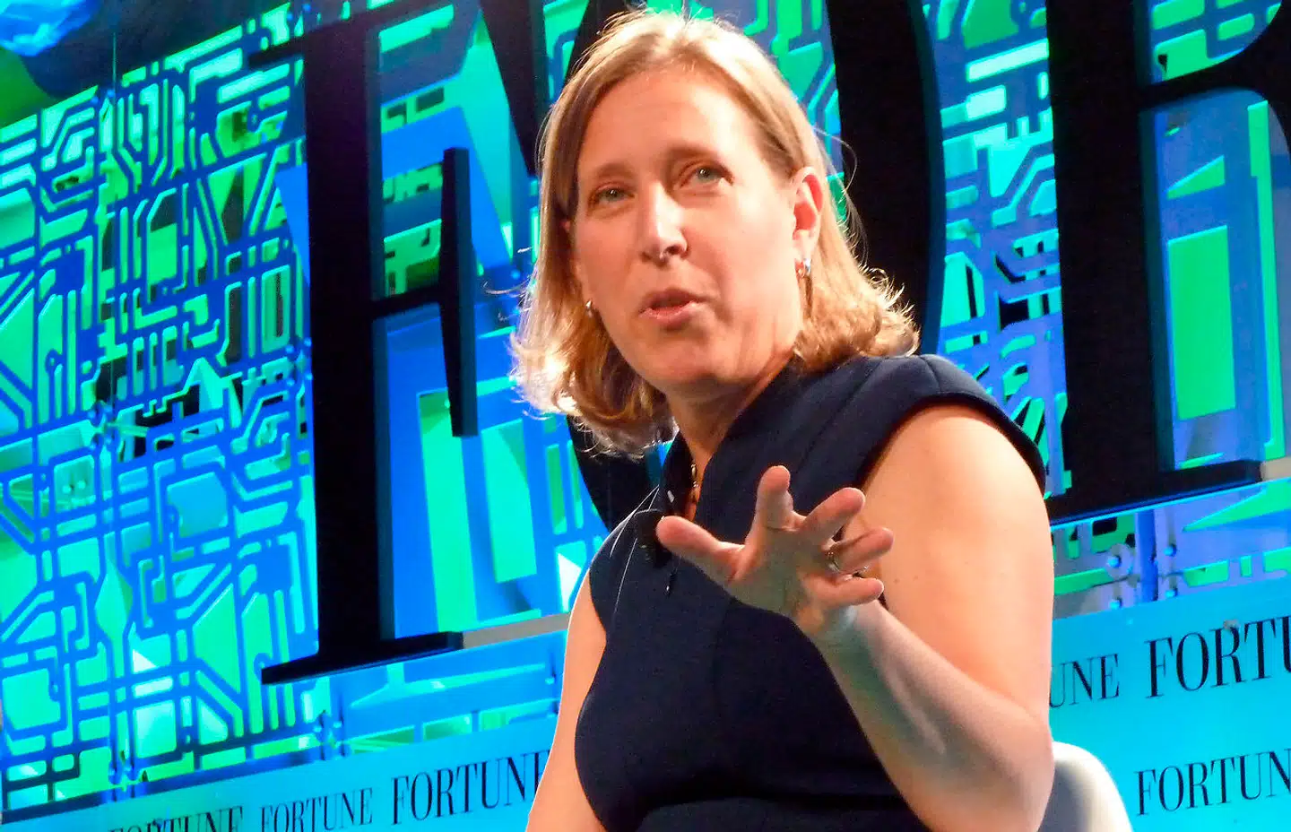 (ARKIV) YouTubes topchef Susan Wojcicki har de seneste 48 timer haft travlt med at lukke Youtube-kanaler og slå kommentarerne fra, efter at YouTuberen Matt Watson i en video har afsløret, hvordan pædofile kommer i forbindelse med hinanden i kommentarfelterne under videoer med mindreårige. Arkivfoto: AFP PHOTO/ROB LEVER / Scanpix