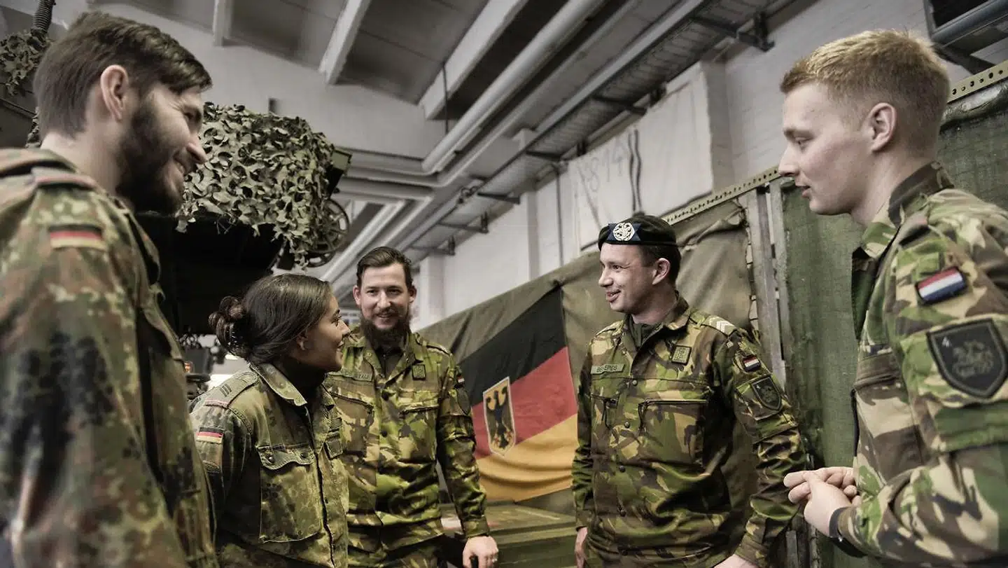 Soldater fra Tyskland og Holland på kampvognsbataljon 414s base i Lohheide i Tyskland. Den fælles bataljon kan måske give et fingerpeg om, hvordan en Europa-hær kan se ud i fremtiden.