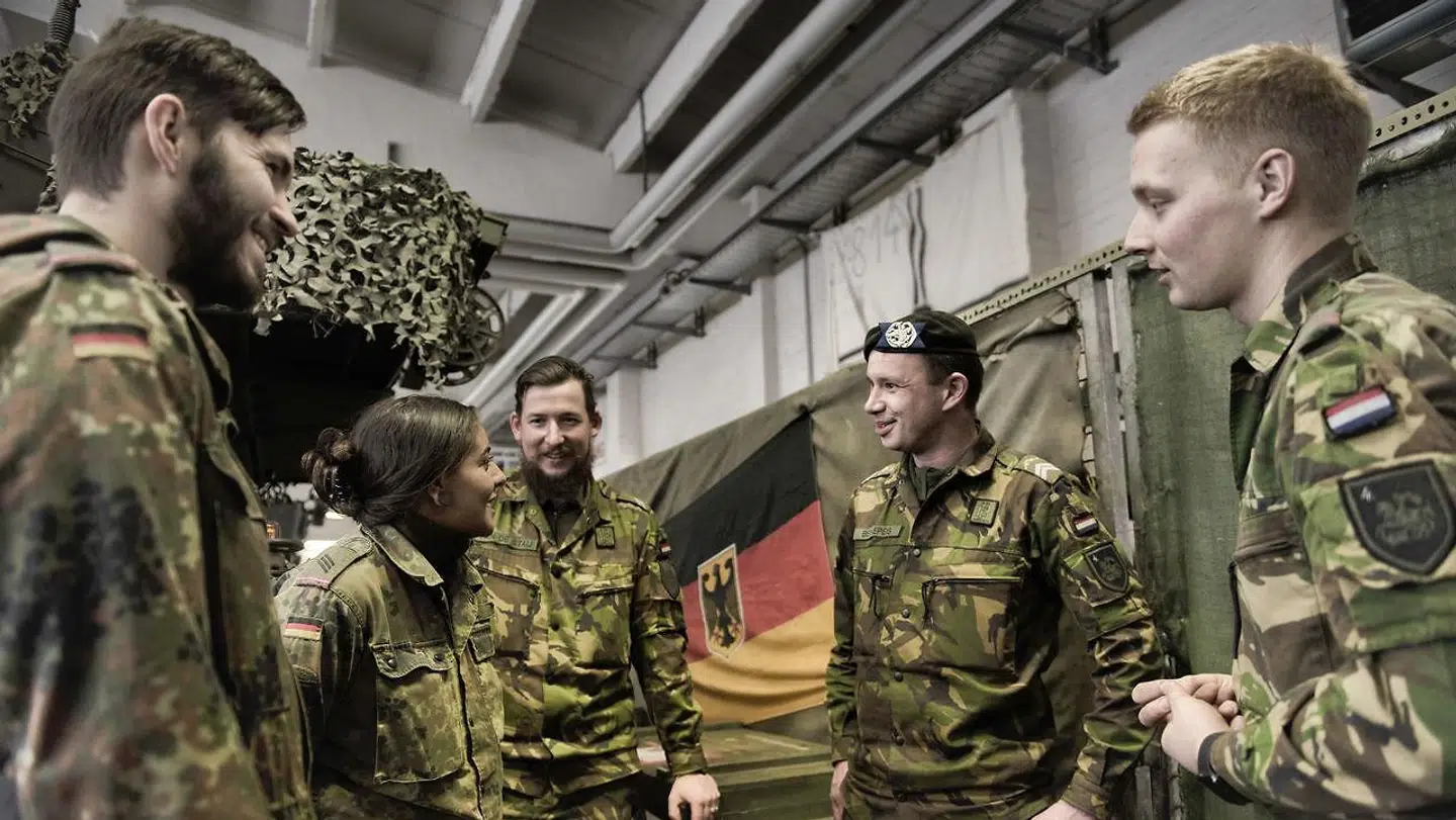 Soldater fra Tyskland og Holland på kampvognsbataljon 414s base i Lohheide i Tyskland. Den fælles bataljon kan måske give et fingerpeg om, hvordan en Europa-hær kan se ud i fremtiden.