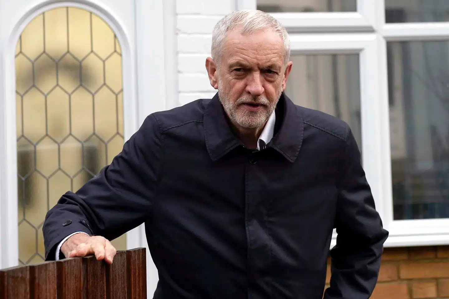 Det er utilfredshed med partiets håndtering af brexit, håndteringen af beskyldninger om antisemitisme i partiet og leder Jeremy Corbyn, der nu angiveligt får flere medlemmer til at sige stop.