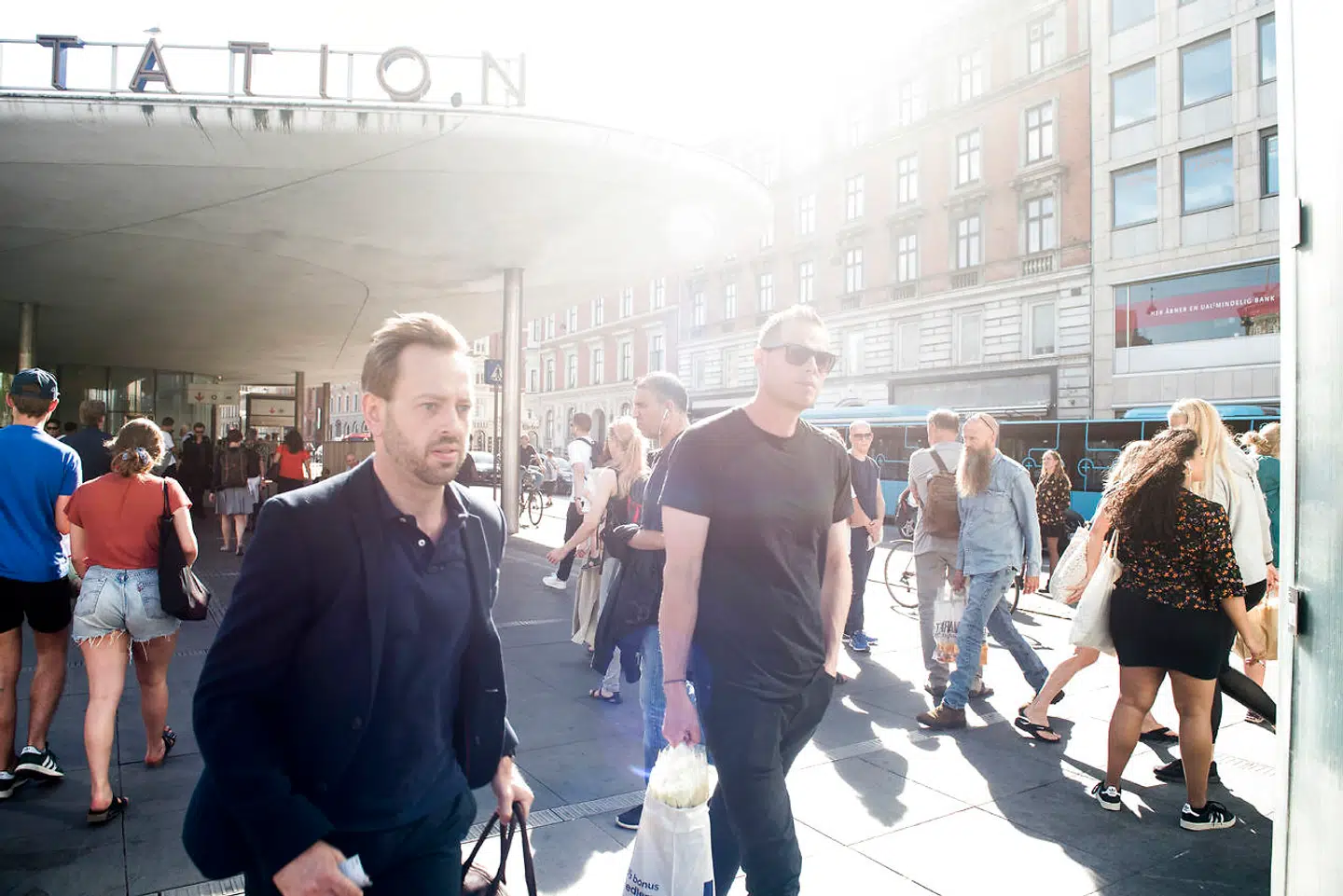 Kampagner, politi og overvågningskameraer skaber ikke mere tryghed i København – det gør vi selv. Derfor skal vi blive bedre til at hjælpe hinanden og gribe ind, når vi for eksempel oplever, at andre mennesker bliver udsat for verbale overgreb.