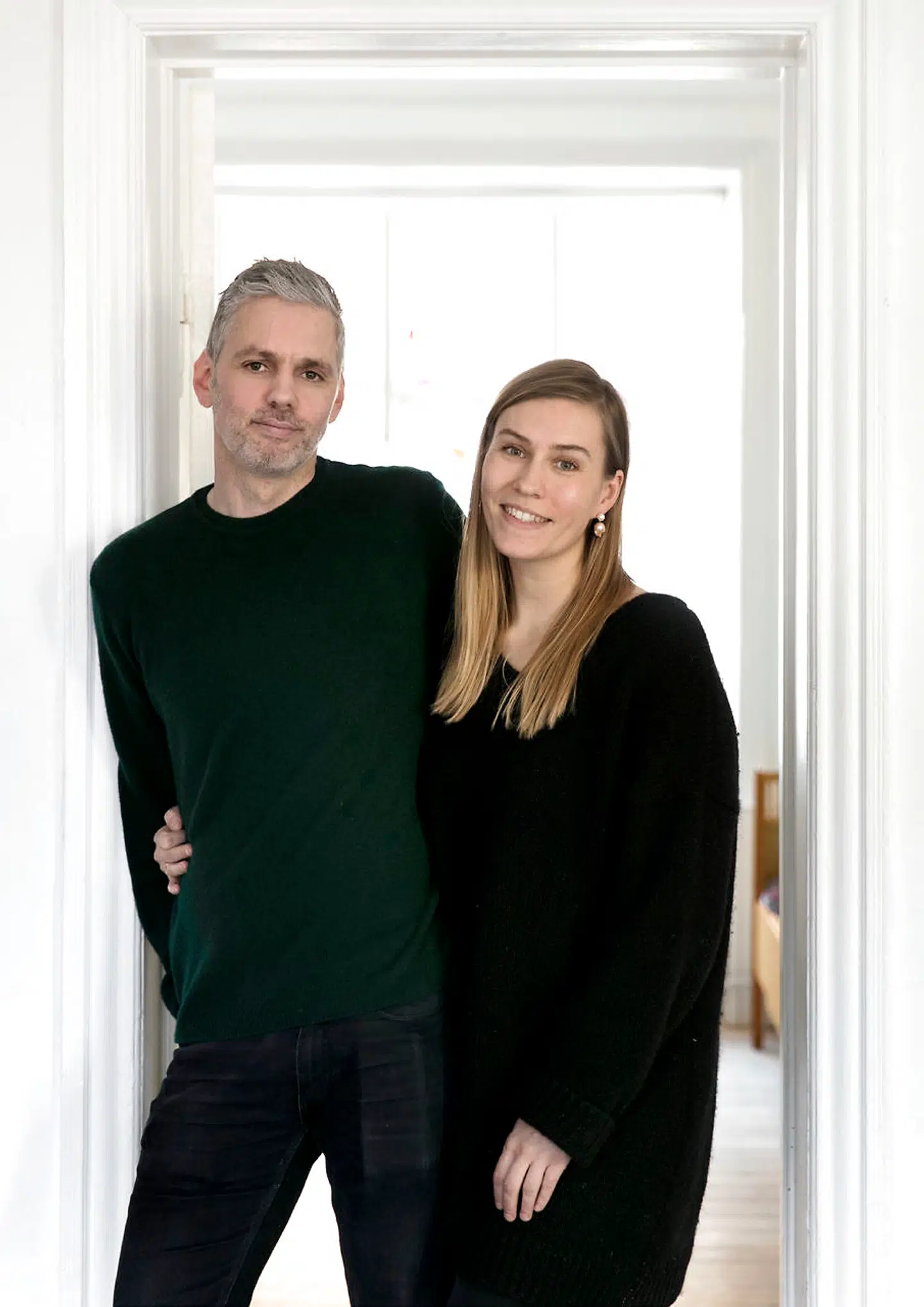 Maja Pajovic Ingvartsen, sekretariatsleder i Københavns Kommune og indehaver af Instagram-shoppen @wildchildcph, hvor hun sælger vintage børnemøbler, og Daniel Pajovic Ingvartsen, design-manager på TV2. Bor sammen med deres to børn i en 110 kvadratmeter stor lejlighed på indre Frederiksberg.