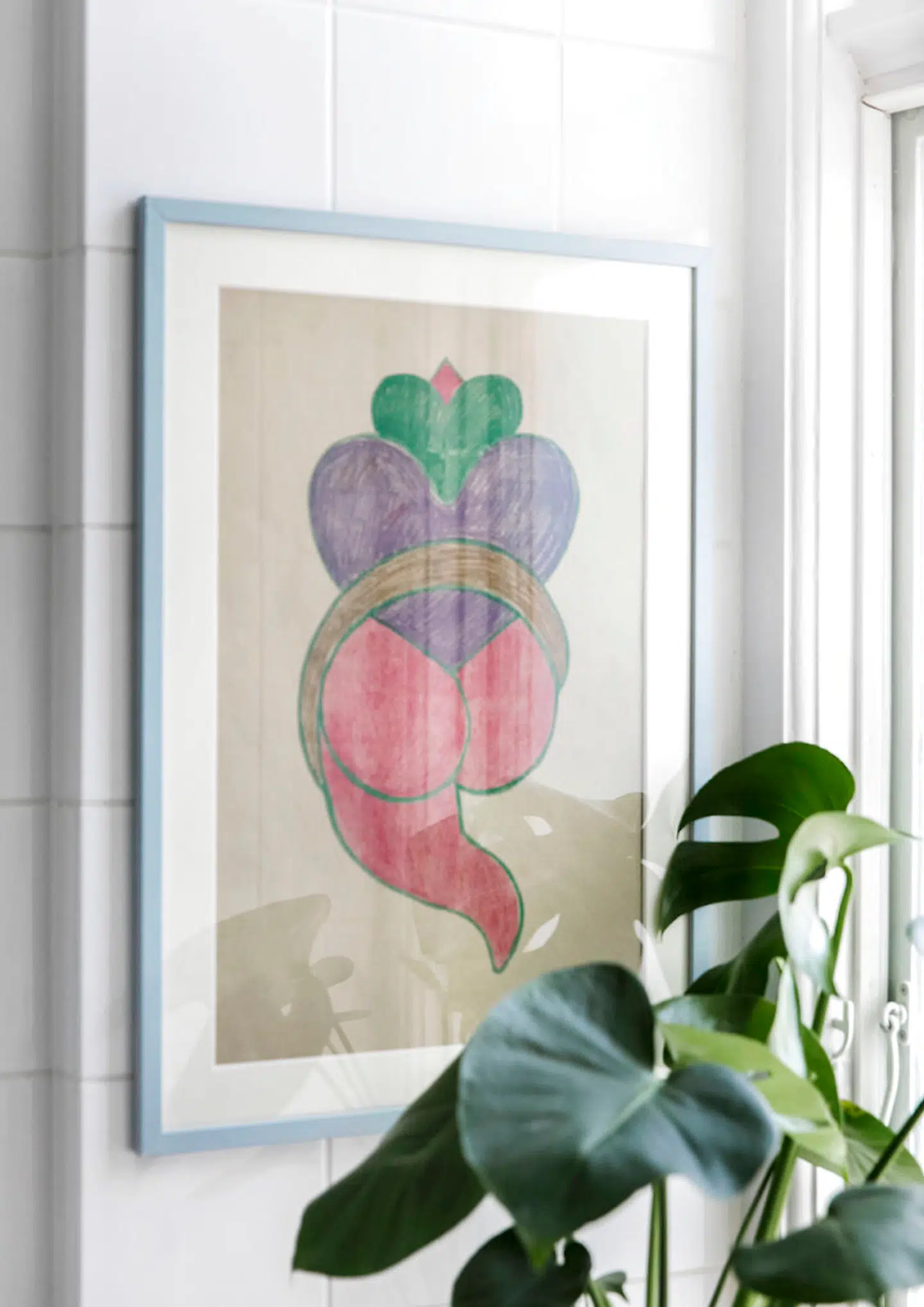 For at skabe hygge og farve og få lidt vintage-stemning ind, har parret hængt et fint Heerup-billede op på væggen.